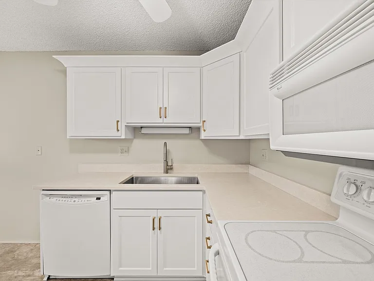 7040 E Girard Ave #309 — Photo 9