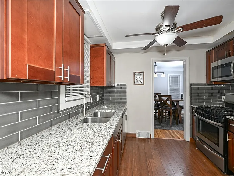 3699 Bainbridge Rd — Photo 16