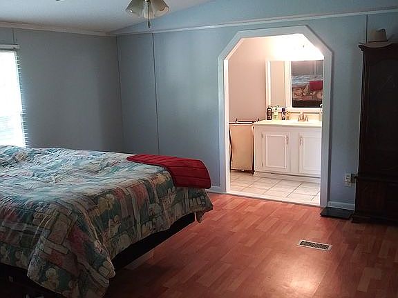 Large master bdrm & onsuite