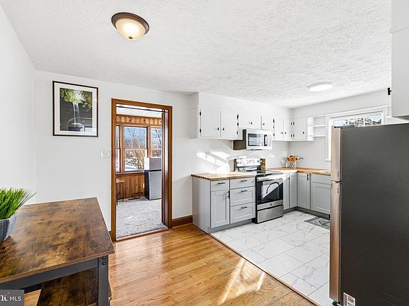 4th image of 296 W Main St