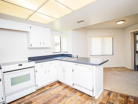 2nd image of 40 Hembury Ln