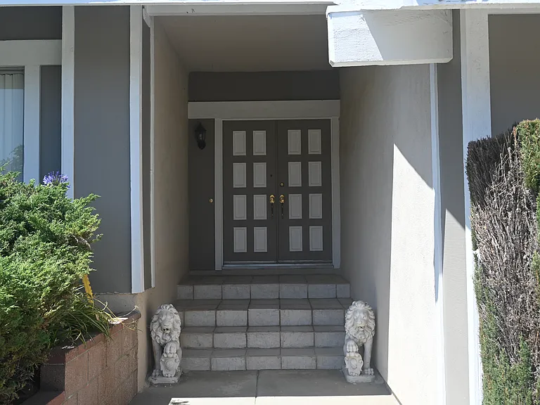 920 W Adams Ave — Photo 2