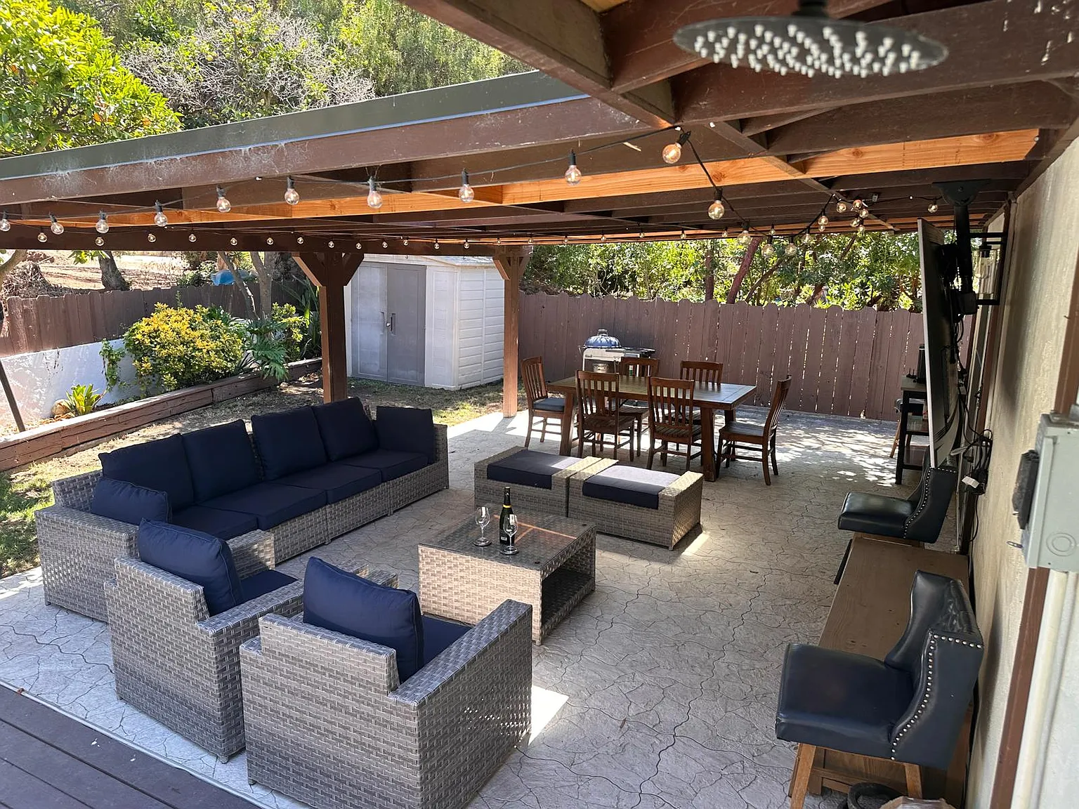 3 bed, 1400 sqft, $6,200 — Photo 1