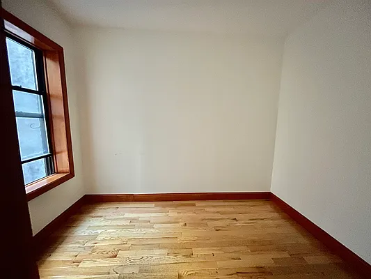 Rented by Bedford Realty USA Corp | media 3