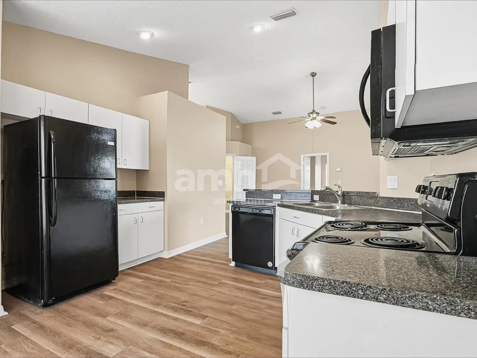 3 bed, 2.0 bath, 1530 sqft, $2,000 — Photo 3