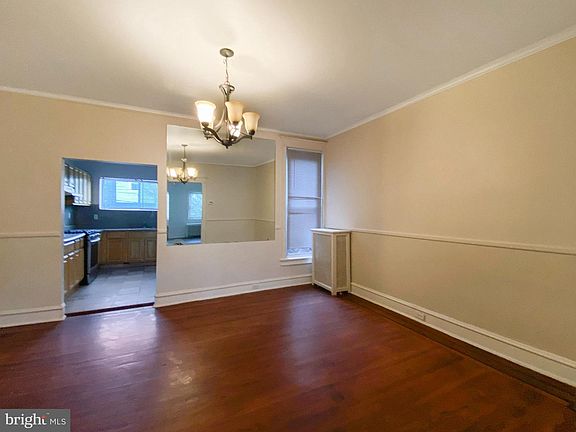 3rd image of 5726 Florence Ave
