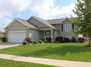 512 Falcon Dr, Gibson City, IL 60936