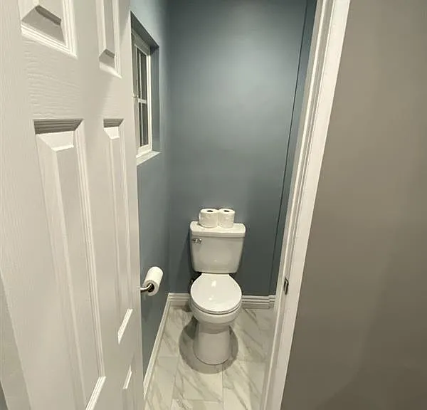 1/2 Bath