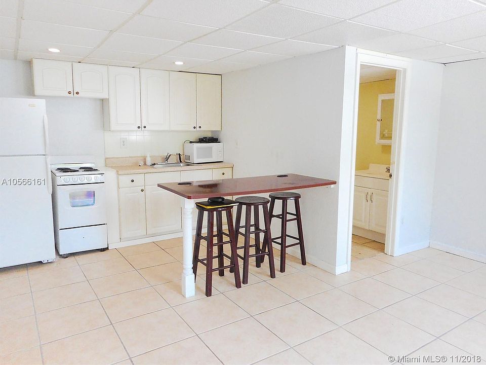 2nd image of 1621 Van Buren St APT 4