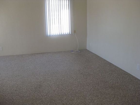 4th image of 659 Cedar Ave
