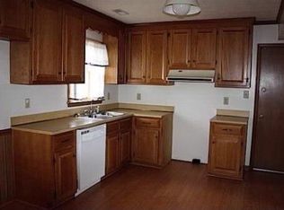 4 S Lake Cir, Hampton, VA 23666