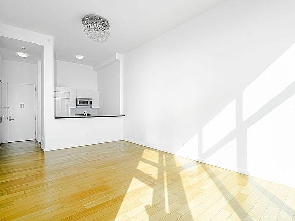 4th image of 4630 Center Blvd APT 1607
