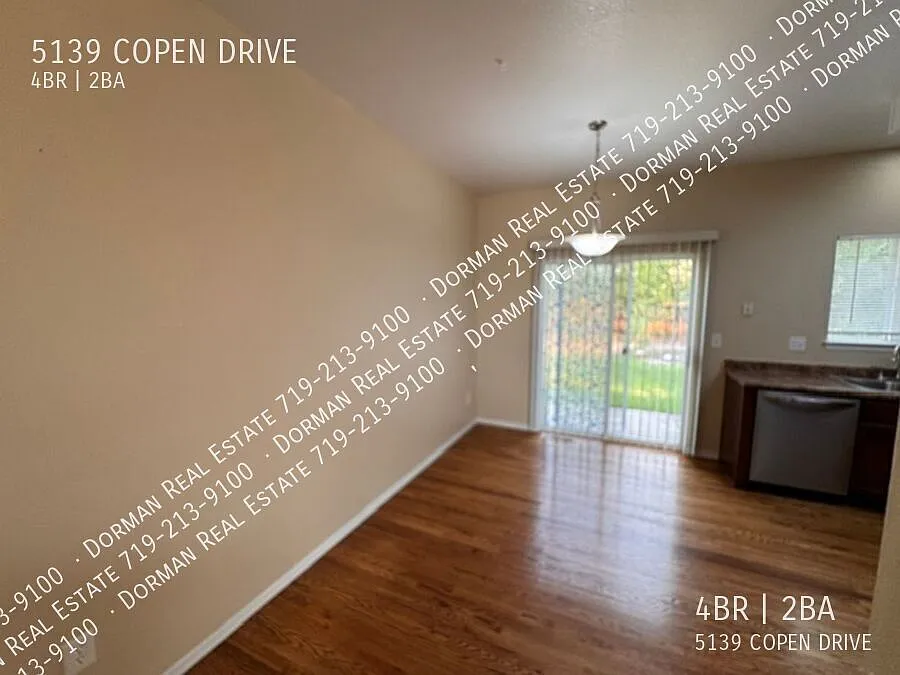 Beautiful 4 Bedroom Rancher In D49 — Photo 4