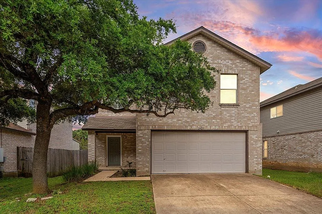 3 bed, 2.5 bath, 1832 sqft, $1,850 — Photo 2