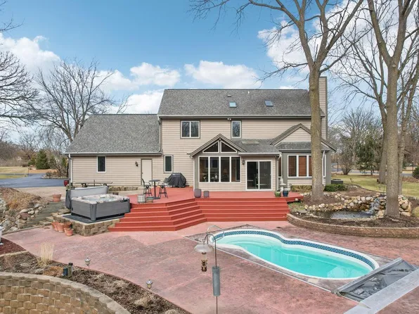 S72W32479 Sandie COURT, Mukwonago, WI 53149