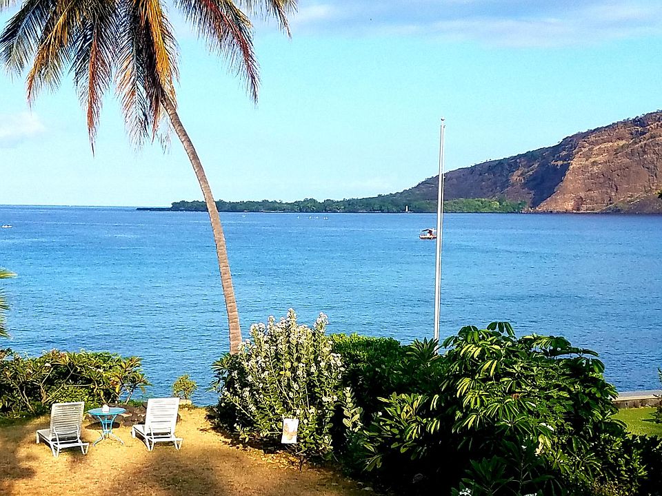 View in front of the house looking at the Captain Cook Monument