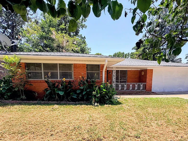 1336 Crestview Dr — Photo 17