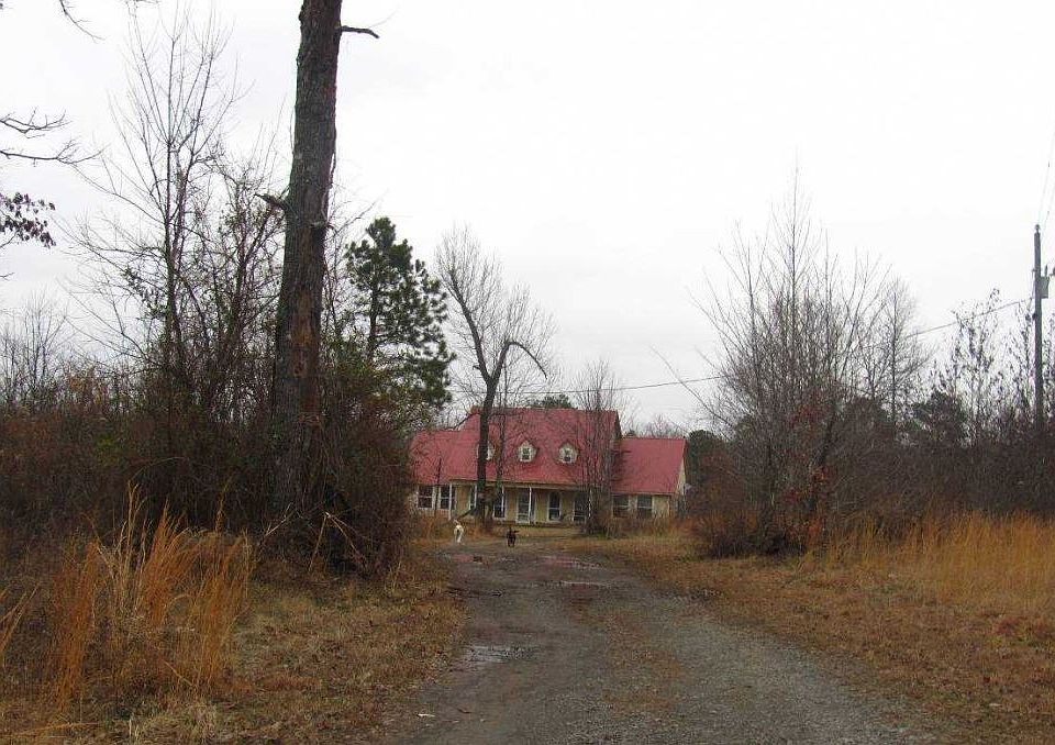 2nd image of 521 Ginger Rd
