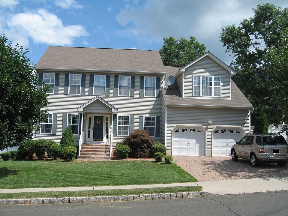 5 bedroom home in the Bridgewater/Raritan School District 