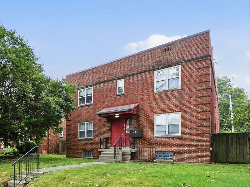 1 bed, 1.0 bath, 900 sqft, $995 — Photo 2