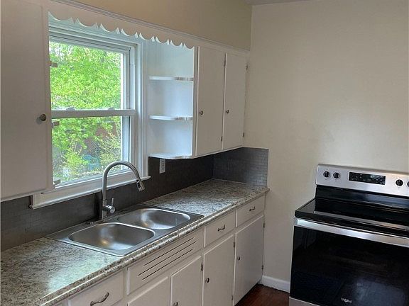 3rd image of 1625 Huguelet St