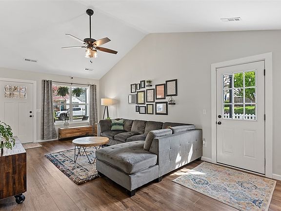 4th image of 216 SE 16th St