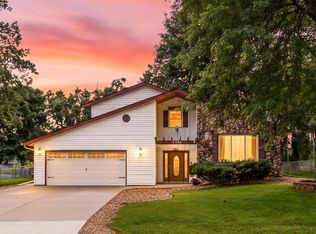 1364 Rockstone Ln, New Brighton, MN 55112