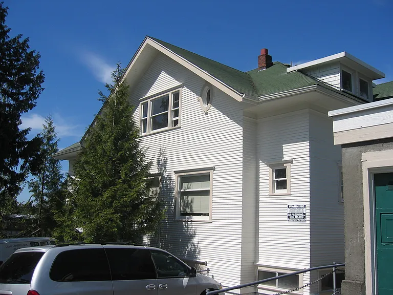 5600 University Way NE — Photo 9