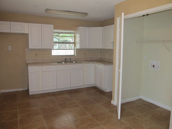 Kitchen/Laundry