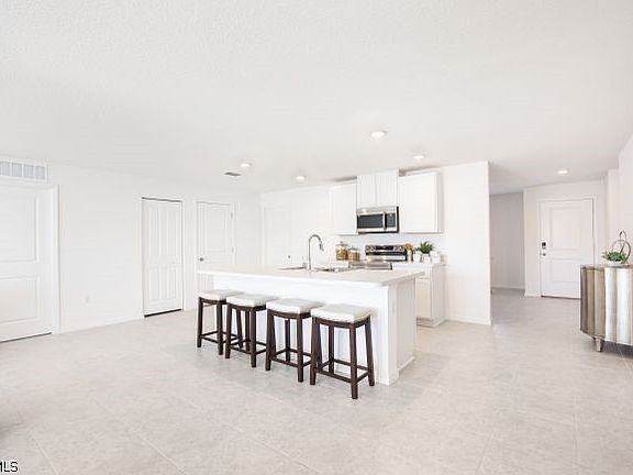 5th image of 5020 N Rosebud Cir