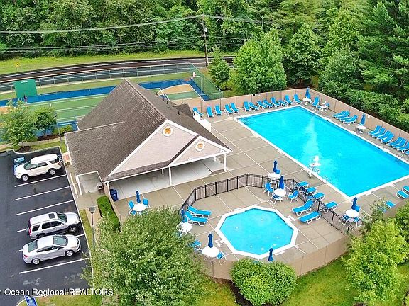 5th image of 287 Brookfield Dr