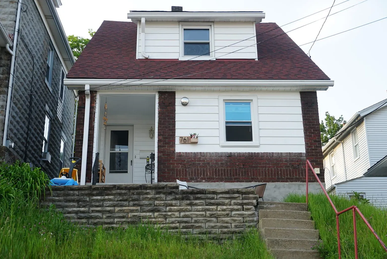 761 Melbourne St photo 1