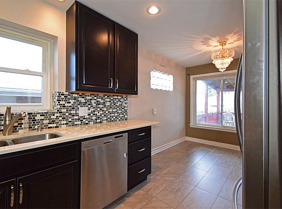 5th image of 6028 N Artesian Ave