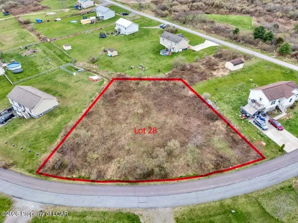 28 Walnut Ridge Dr, Mehoopany, PA 18629