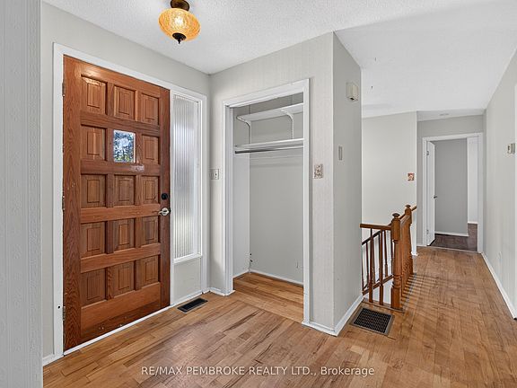 3rd image of 14 Roy St