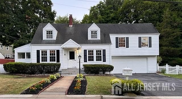 1st image of 8 Lakeview Ave