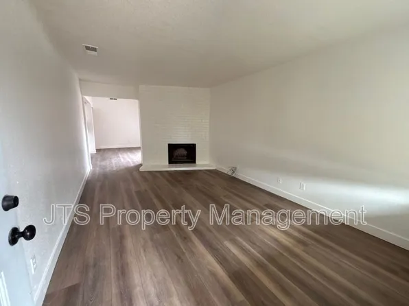 10441 El Mercado Dr, Rancho Cordova, CA 95670