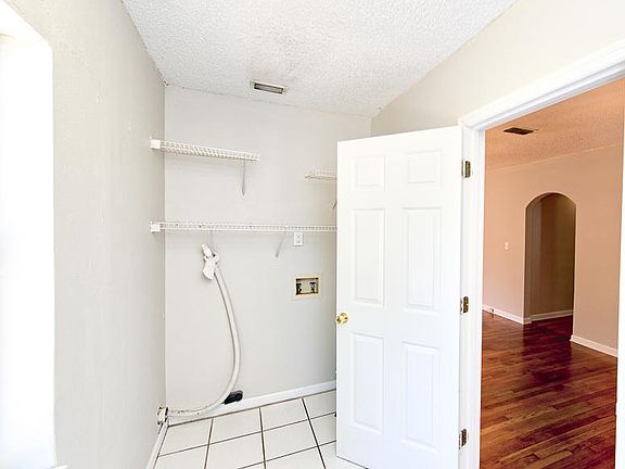 4th image of 4314 Pinewood Ave