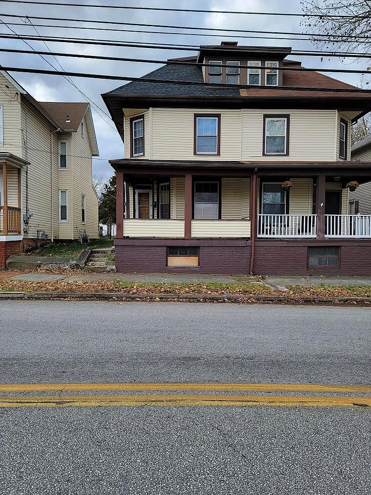 3 bed, $1,695 — Photo 1