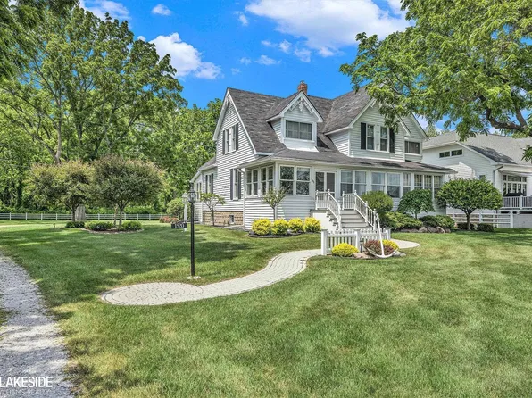 1520 S Channel Dr, Harsens Island, MI 48028