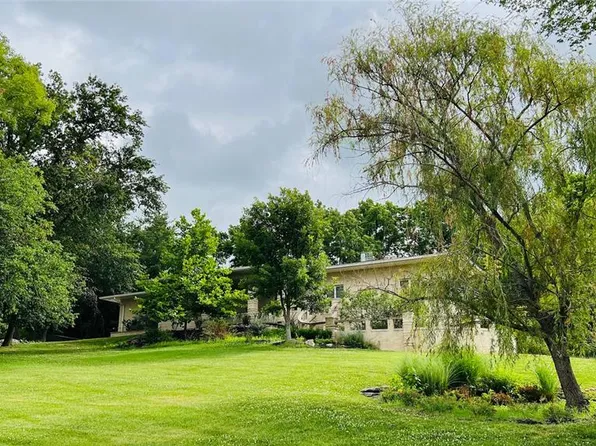 15 Summerhill Ln, Chesterfield, MO 63017