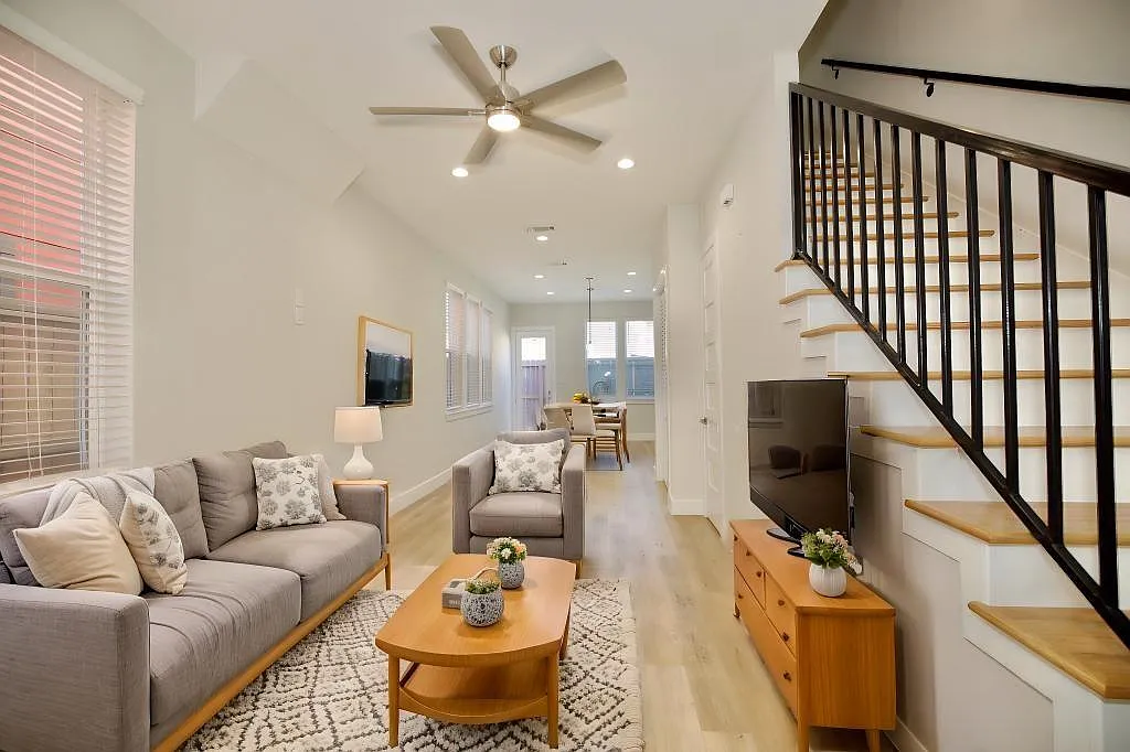 4 bed, 3.5 bath, 1800 sqft, $2,350 — Photo 4