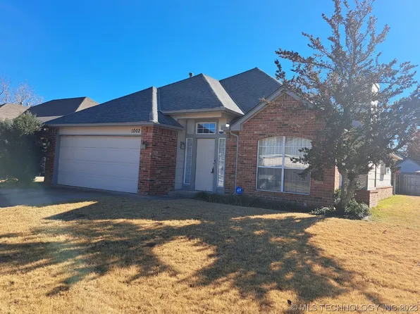 1002 E 133rd St, Glenpool, OK 74033