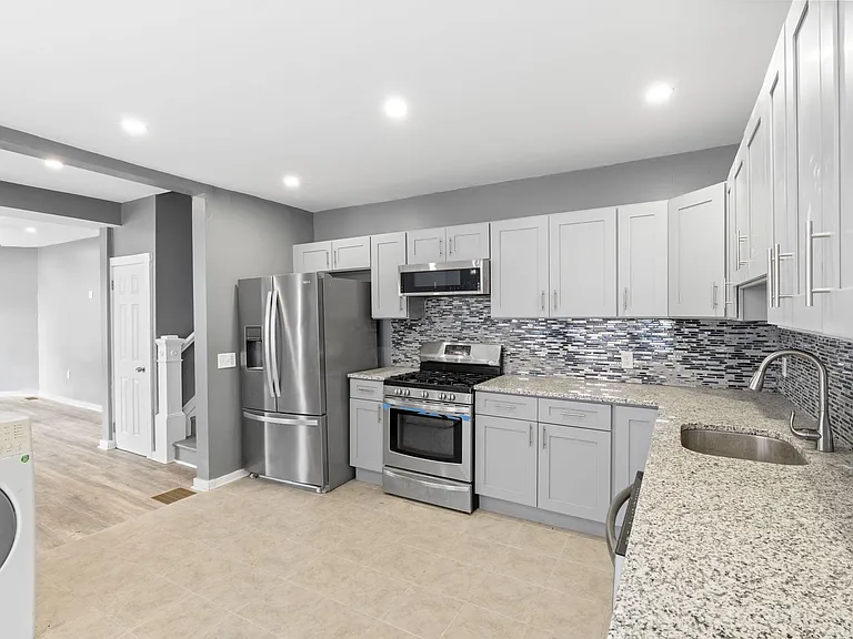 51 Lewis Ave #B — Photo 2