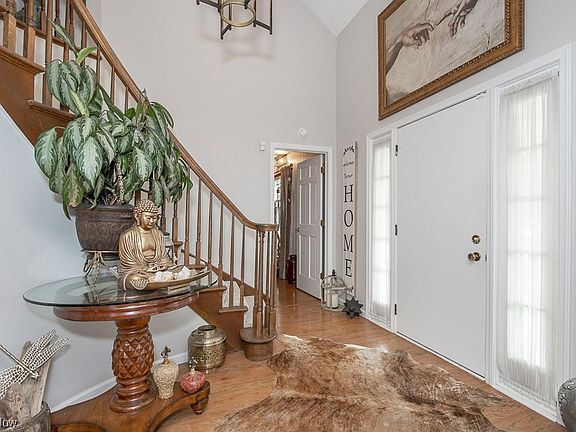 2nd image of 118 Deerfield Ct