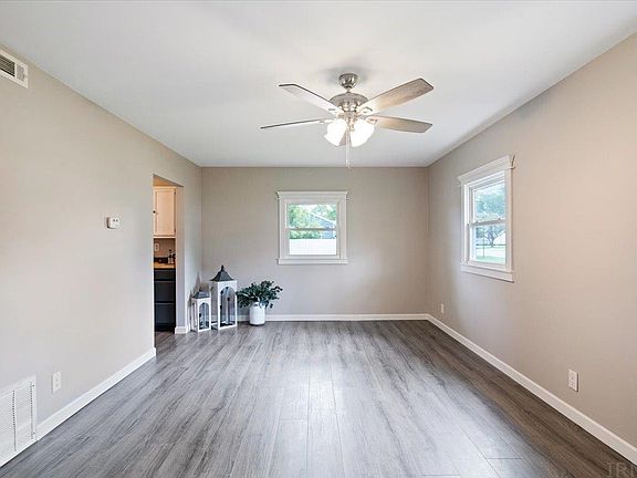 3rd image of 3516 Waggoner Ave