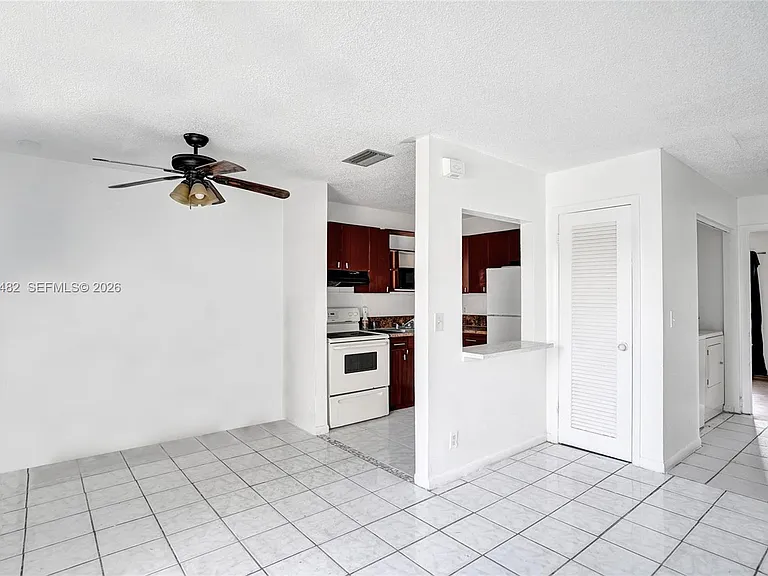 841 SW 7th St #C — Photo 6