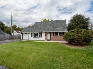 5 Limewood Rd, Levittown, PA 19056