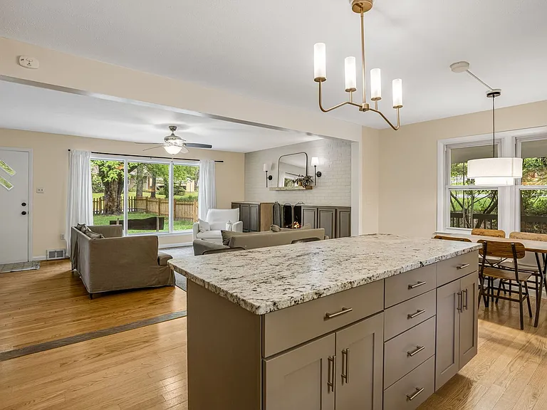 440 Royal Pines Dr — Photo 6