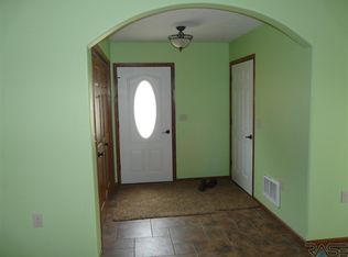 176 W 3rd St, Parker, SD 57053